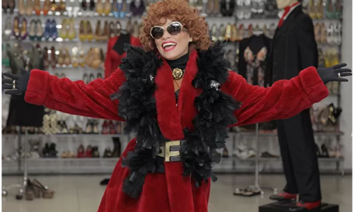 Suzana Pires é Tia Suelly em websérie escrachada sobre o mundo fashion Suzana Pires é Tia Suelly em websérie escrachada sobre o mundo fashion